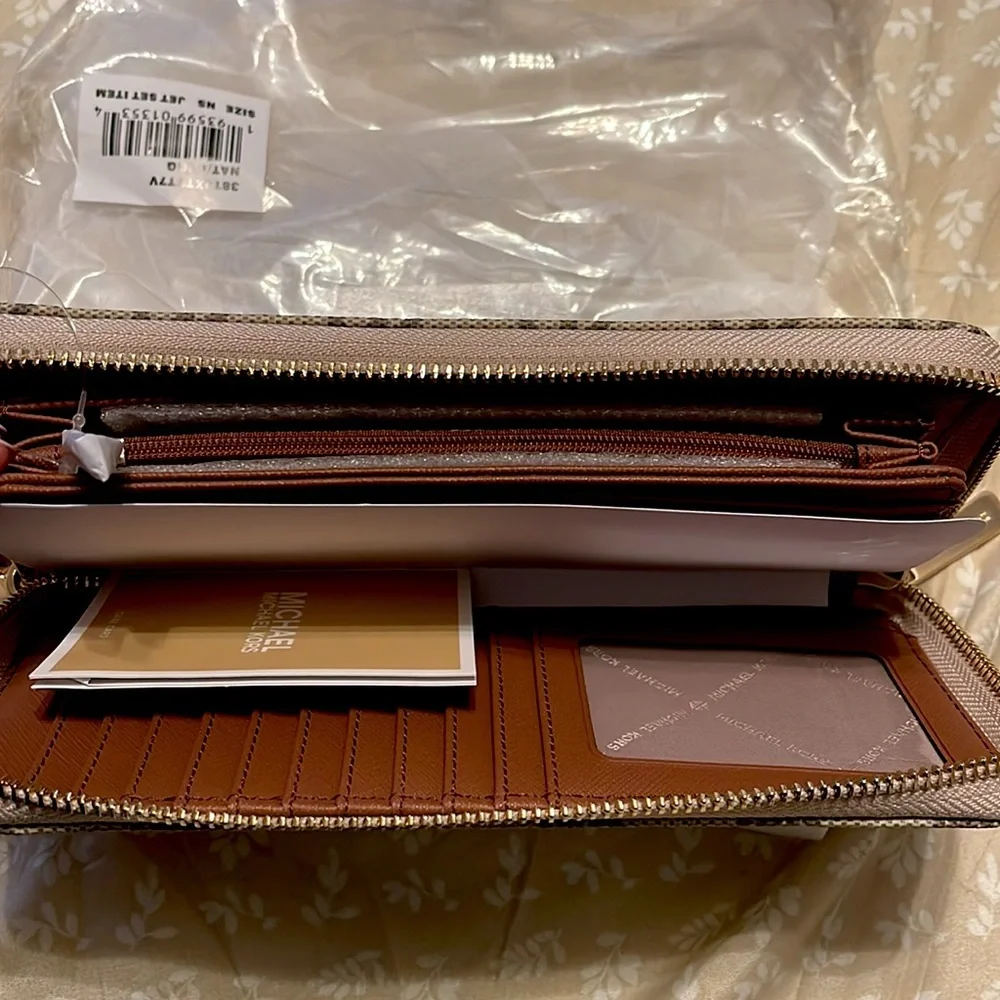 Michael Kors Jet Set Item